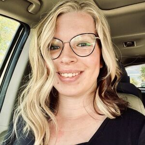 Meet your Posher, Alicia